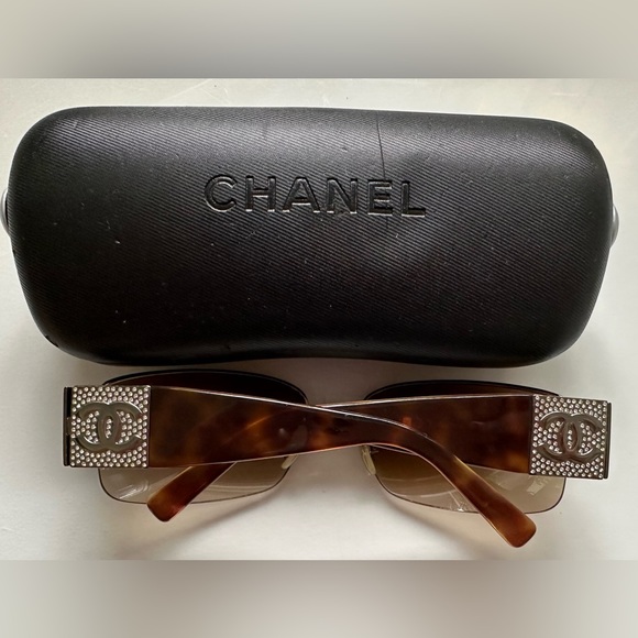 Authentic Chanel Tortoise Sunglasses with Rhinestone 4117-B C.275/13 62.16 125 - Picture 2 of 16